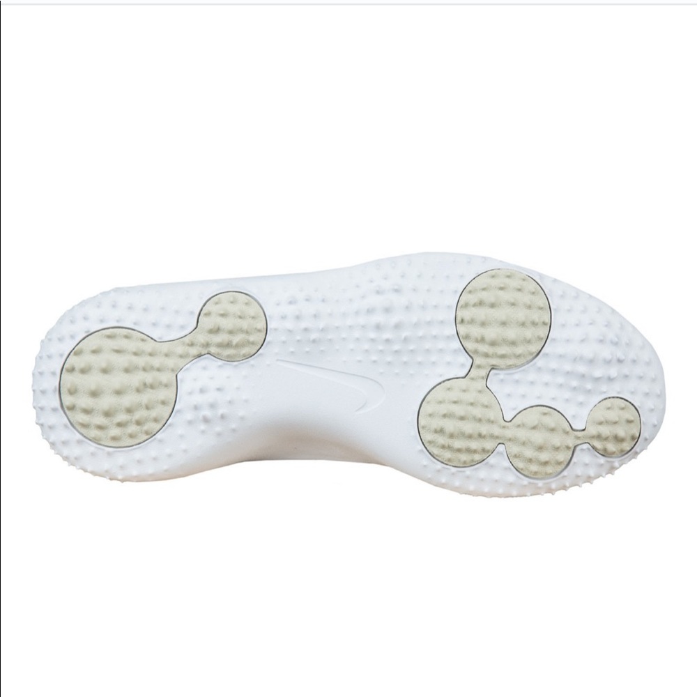 Women’s Nike Roche golf shoes NWOT. In box